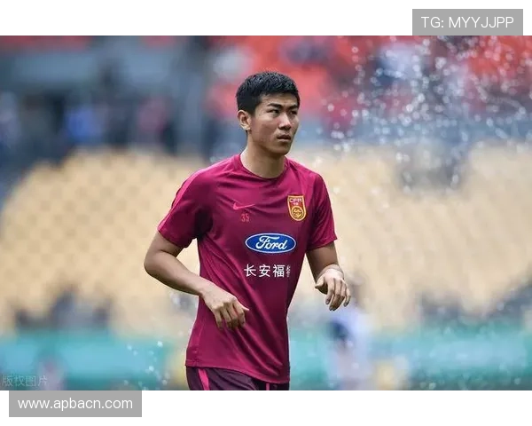 官方武汉三镇续约刘奕鸣后防线